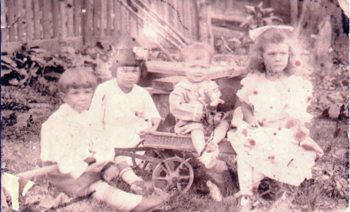  Laura Kathleen Harbert (right) with siblings 